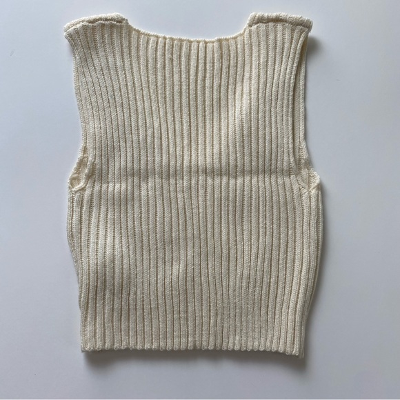 JORESS, SMALL, CREAM COLOR TOP, SLEEVELESS, SOFT MATERIAL - Picture 2 of 8